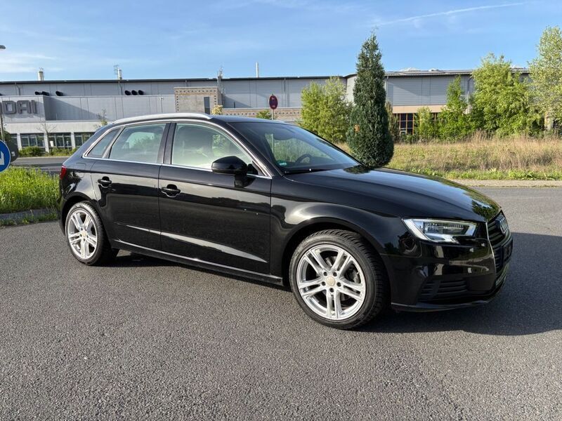 Schwarz Gebraucht 2018 Audi A3 Sportback Basis Limousine | 17.999 € (Guter Preis) - Bild 1/4