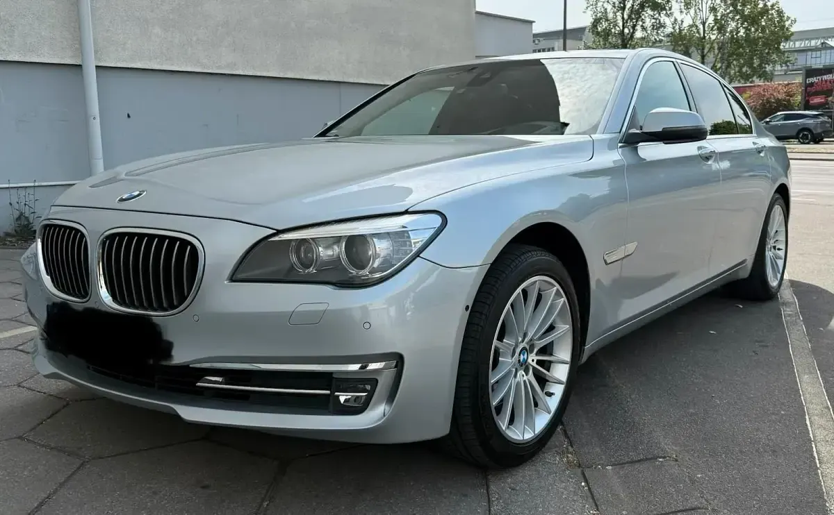 Gebraucht BMW 740 313 PS (230 kW) 2015 Silber Limousine