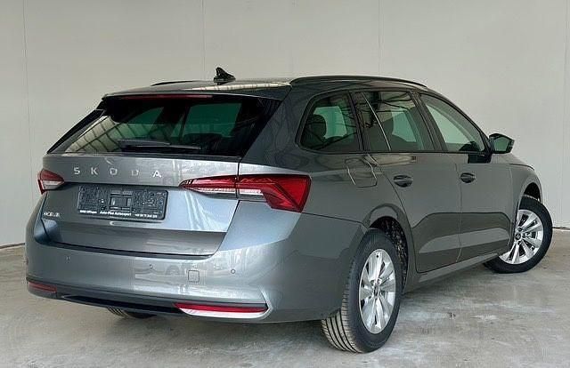 Neu Skoda Octavia 150 PS (110 kW) 2026 Grau Limousine