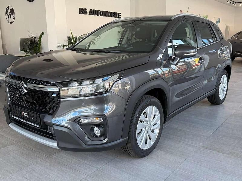 Grau Neu 2025 Suzuki SX4 S-Cross SUV | 26.900 € (Fairer Preis) - Bild 1/4