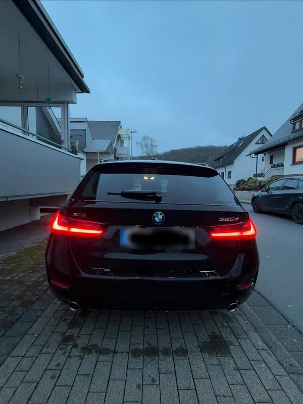 Gebraucht BMW 320 190 PS (139 kW) 2022 Schwarz Kombi
