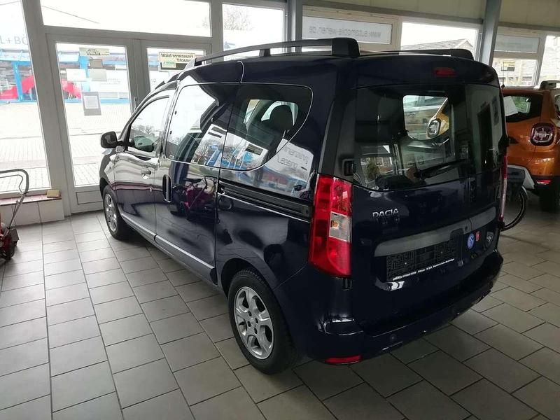 Gebraucht Dacia Dokker Celebration 90 PS (66 kW) 2015 Cosmosblaumetallic Van / Kleinbus