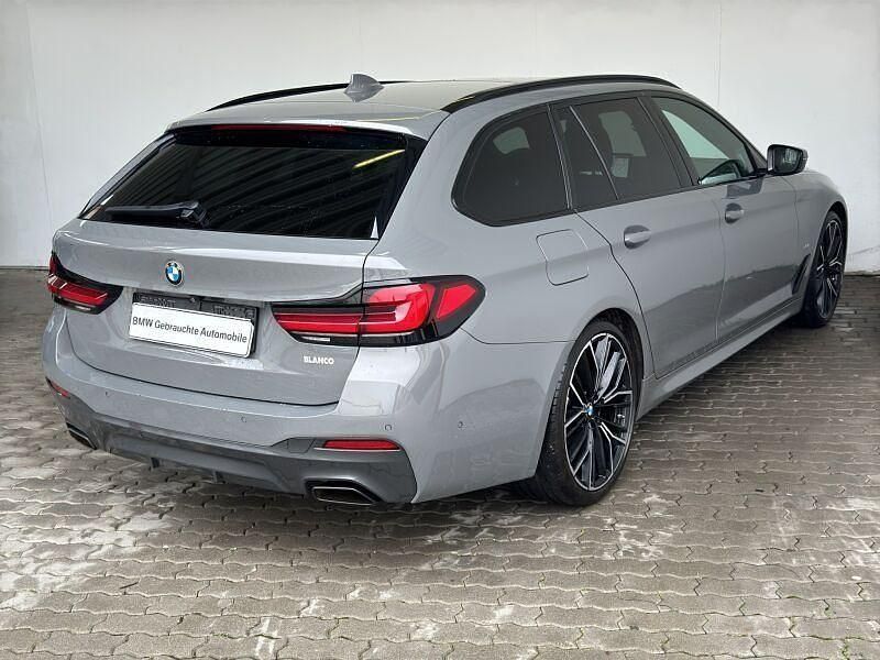 Gebraucht BMW 540 M Sport 333 PS (244 kW) 2021 Berninagrau bernsteineffekt me Kombi