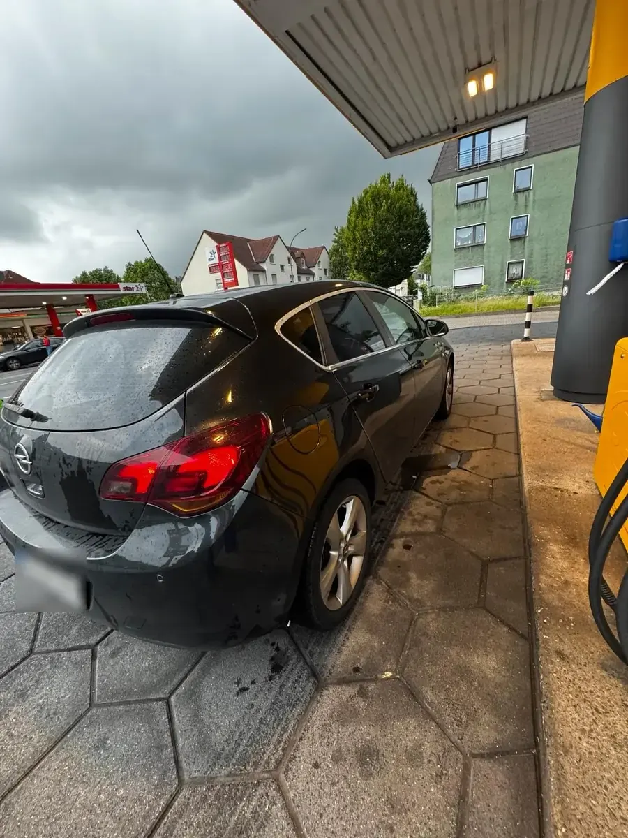 Gebraucht Opel Astra Sport 116 PS (85 kW) 2011 Schwarz Kleinwagen