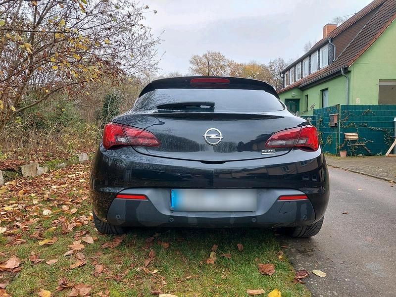 Gebraucht Opel Astra GTC Active 101 PS (74 kW) 2013 Schwarz Limousine