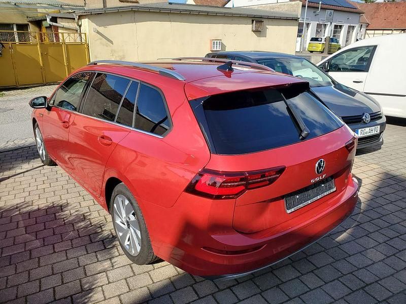 Gebraucht VW Golf VIII Style 131 PS (96 kW) 2022 Rot Limousine