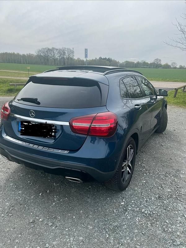 Gebraucht Mercedes GLA250 210 PS (154 kW) 2019 Blau SUV