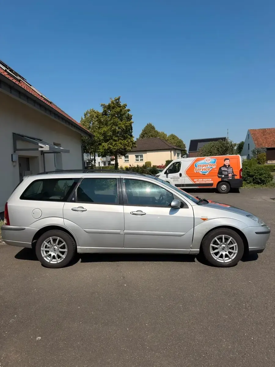 Gebraucht Ford Focus 115 PS (84 kW) 2002 Silber Kombi