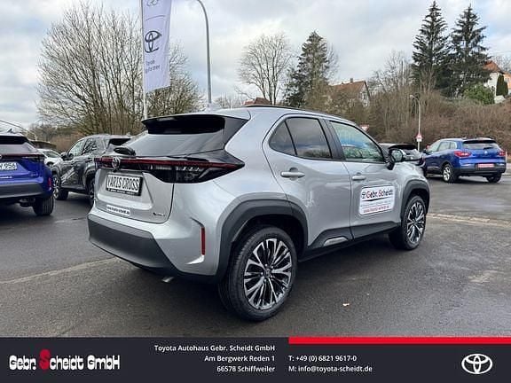 Gebraucht Toyota Yaris Hybrid Advance 130 PS (95 kW) 2025 Shimmering silver metallic