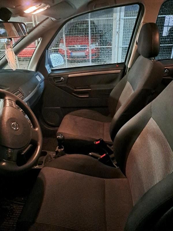 Second-hand Opel Meriva 101 CP (74 kW) 2004 Argintiu Monovolum