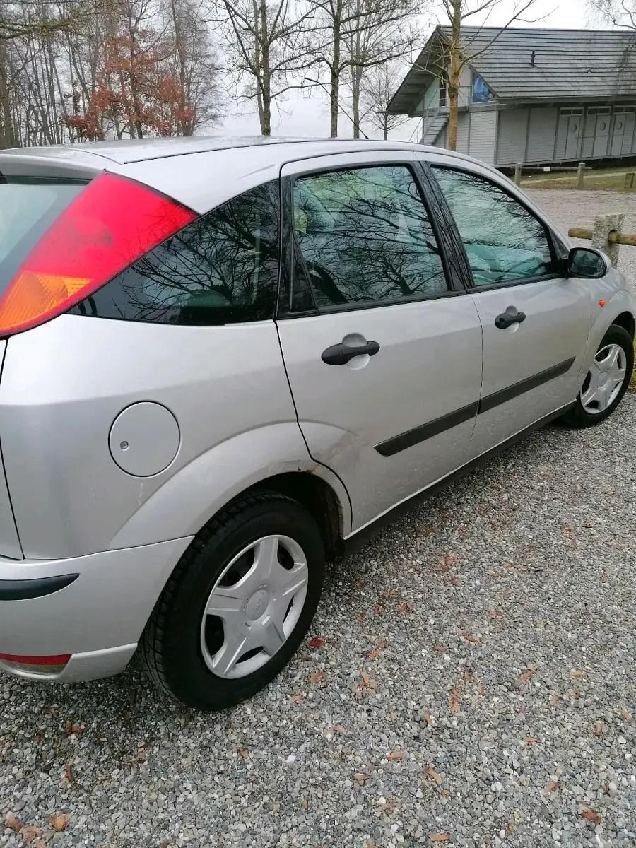Używany Ford Focus 75 KM (55 kW) 2002 Srebrny Hatchback