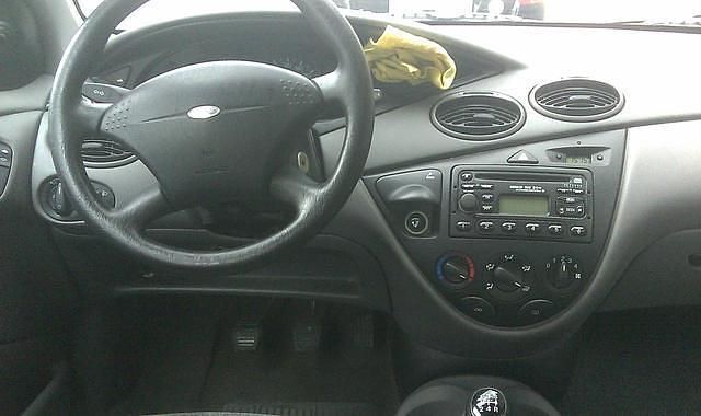 Gebraucht Ford Focus 75 PS (55 kW) 1999 Rot Limousine