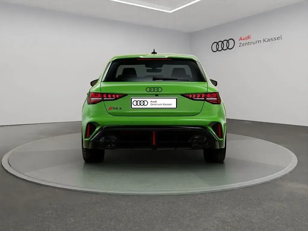 Neu Audi RS3 Sport 400 PS (294 kW) 2026 Grün Limousine