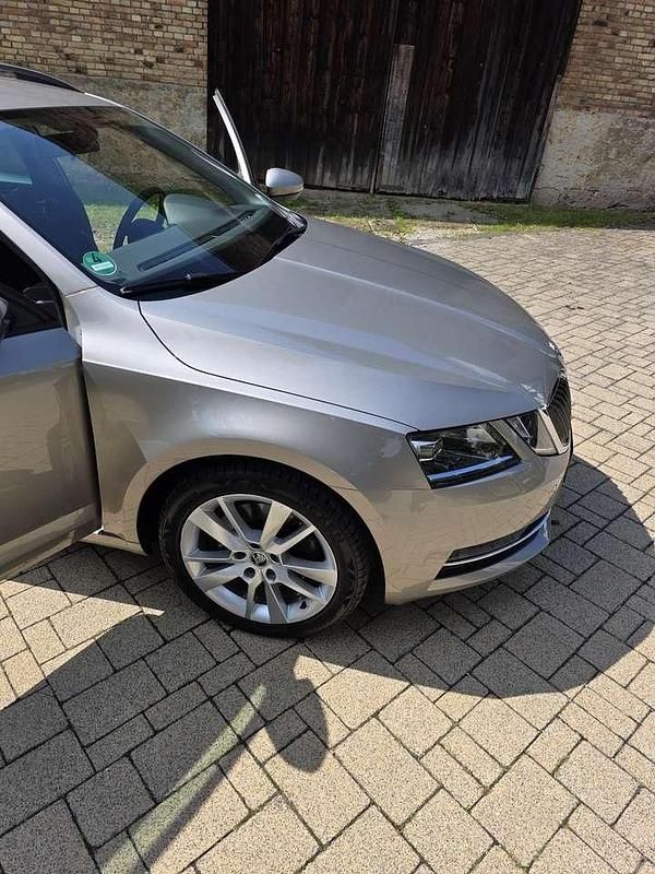 Beige Gebraucht 2019 Skoda Octavia Style Kombi | 16.950 € (Fairer Preis) - Bild 1/4