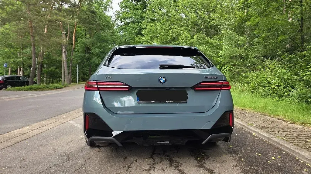 Gebraucht BMW i5 Performance 250 kW (340 PS) 2024 Grün Kombi