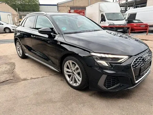 Gebraucht Audi A3 Sportback e-tron S-Line 150 PS (110 kW) 2024 Schwarz Kleinwagen