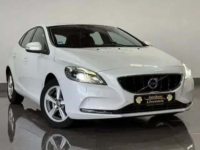 Gebraucht Volvo V40 Kinetic 120 PS (88 kW) 2016 Weiß Limousine