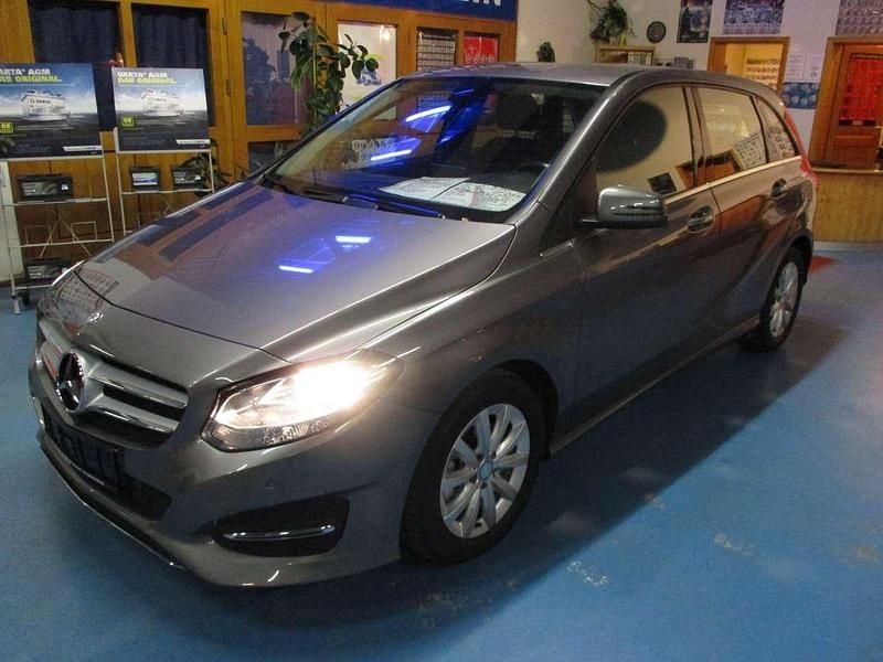 Gebraucht Mercedes B180 Edition 122 PS (89 kW) 2015 Grau Van / Kleinbus