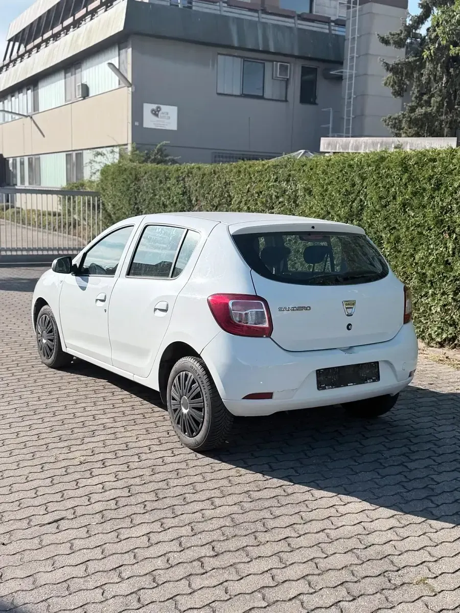 Gebraucht Dacia Sandero 90 PS (66 kW) 2016 Weiß Kleinwagen