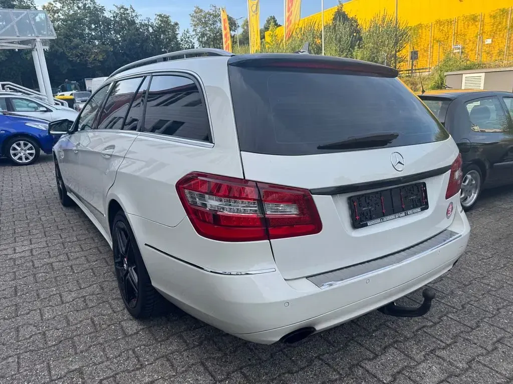Gebraucht Mercedes E350 Avantgarde 265 PS (194 kW) 2010 Weiß Limousine