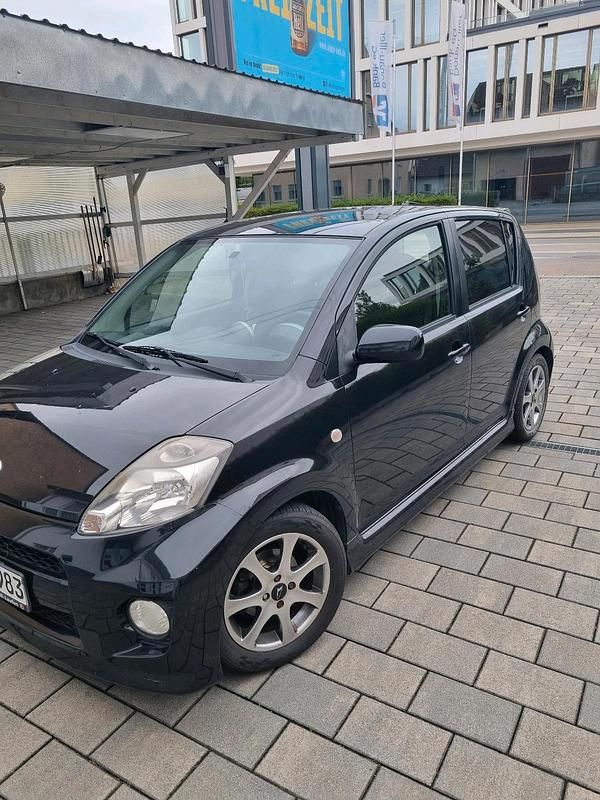 Schwarz Gebraucht 2005 Daihatsu Sirion Kleinwagen | 1.600 € (Fairer Preis) - Bild 1/4