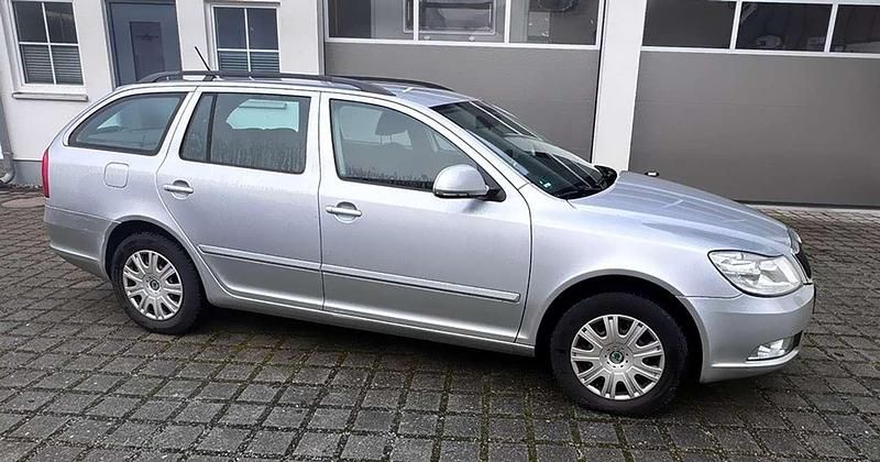 Silber Gebraucht 2012 Skoda Octavia Kombi | 3.600 € (Etwas zu teuer) - Bild 1/4