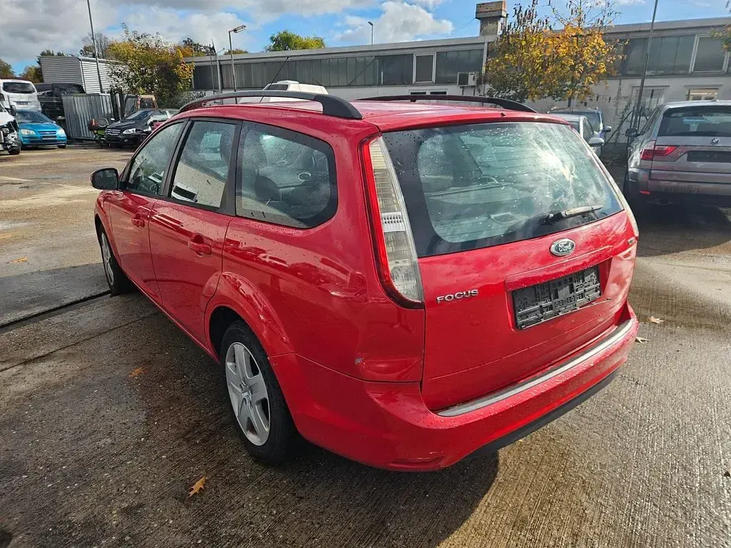 Używany Ford Focus Style 109 KM (80 kW) 2010 Sedan/Limuzyna
