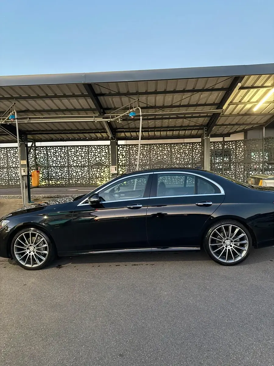 Gebraucht Mercedes E220 194 PS (142 kW) 2016 Schwarz Limousine