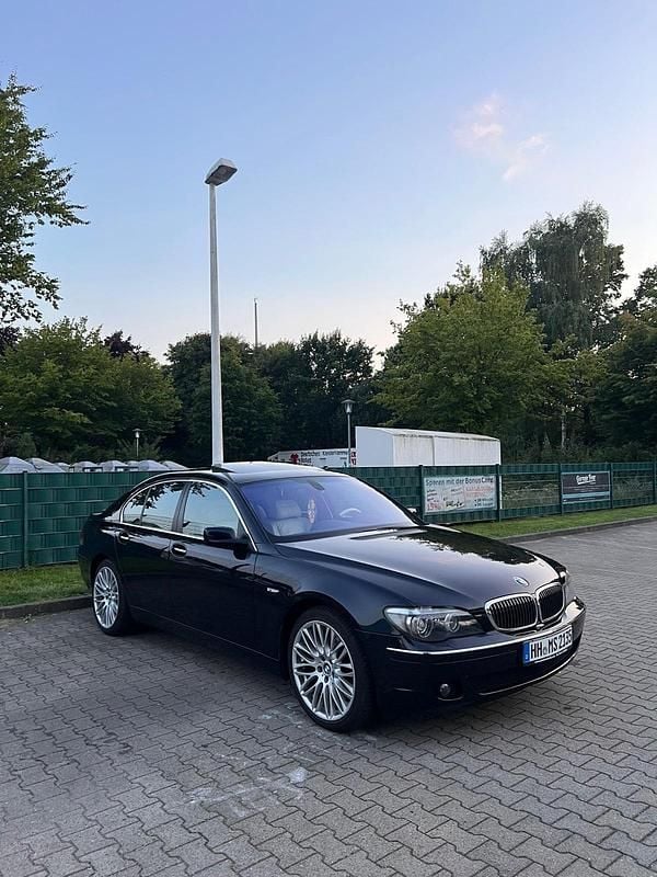 Blau Gebraucht 2007 BMW 745 Performance Limousine | 9.900 € (Teuer) - Bild 1/4