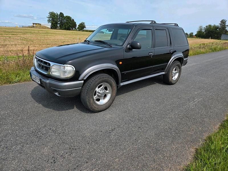 Schwarz Gebraucht 2000 Ford Explorer SUV | 5.119 € - Bild 1/4