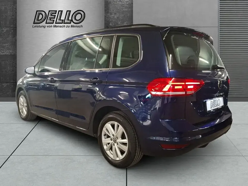 Gebraucht VW Touran Comfortline 122 PS (89 kW) 2023 Blau Van / Kleinbus