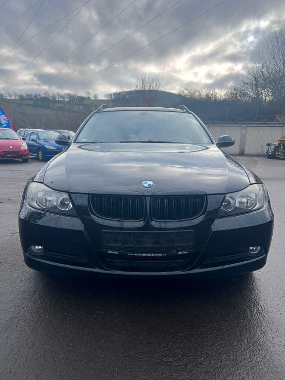 Schwarz Gebraucht 2007 BMW 318 Advantage Kombi | 2.999 € (Fairer Preis) - Bild 1/4