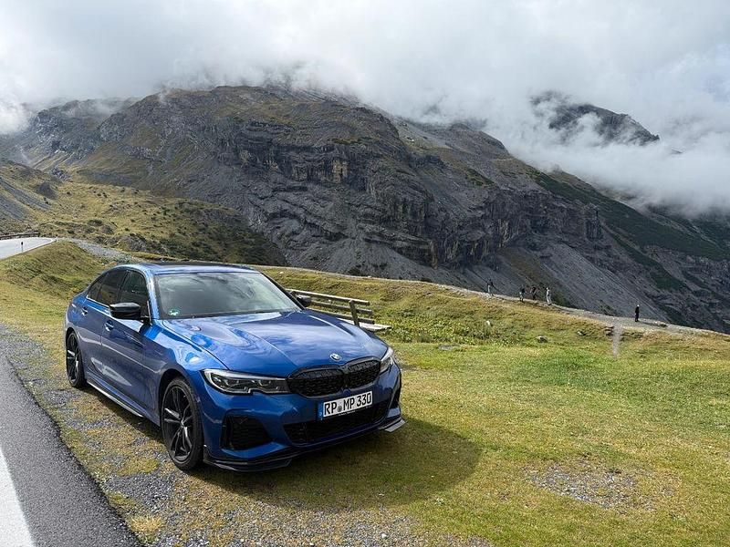Blau Gebraucht 2020 BMW 330e M Sport Limousine | 35.100 € (Teuer) - Bild 1/4