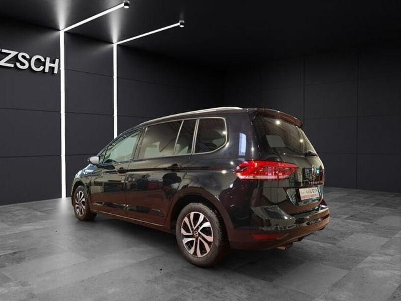 Gebraucht VW Touran Active 150 PS (110 kW) 2022 Deep black perleffekt Van / Kleinbus