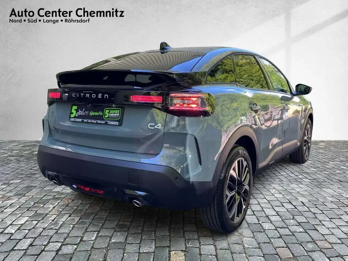 Neu Citroën C4 136 PS (100 kW) 2025 Lackierung manhattan green/typ Limousine