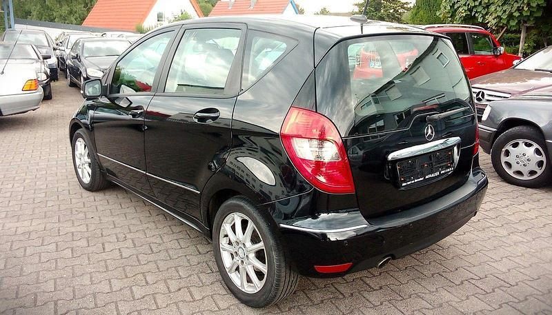 Gebraucht Mercedes A160 95 PS (69 kW) 2010 Schwarz Kleinwagen