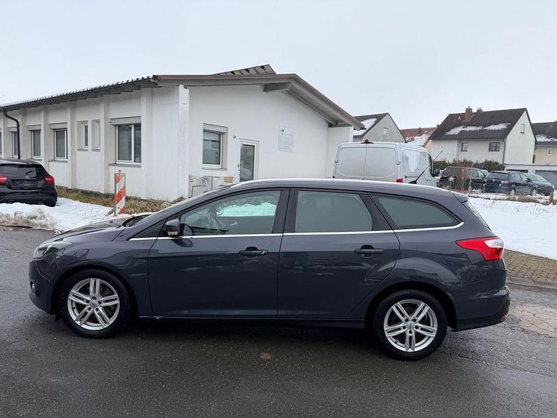 Gebraucht Ford Focus Champions Edition 163 PS (119 kW) 2012 Grau Limousine