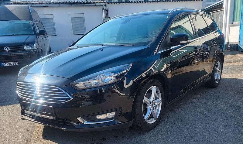 Gebraucht Ford Focus Titanium 125 PS (91 kW) 2016 Schwarz Limousine