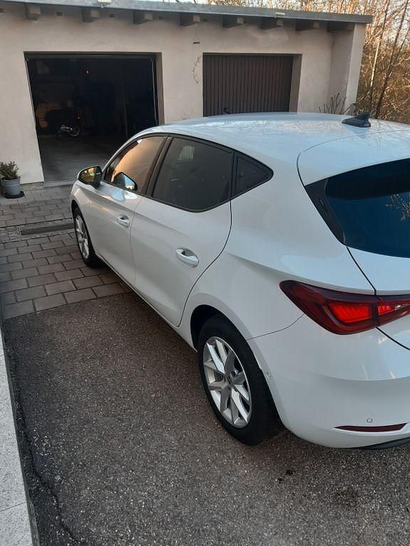 Gebraucht Seat Leon Style 131 PS (96 kW) 2021 Weiß Limousine