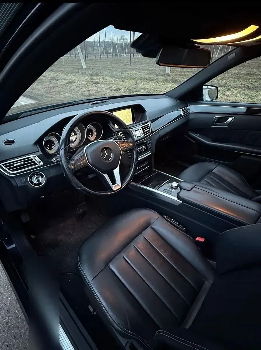 Second-hand Mercedes E300 252 CP (185 kW) 2013 Albastru Berlinǎ