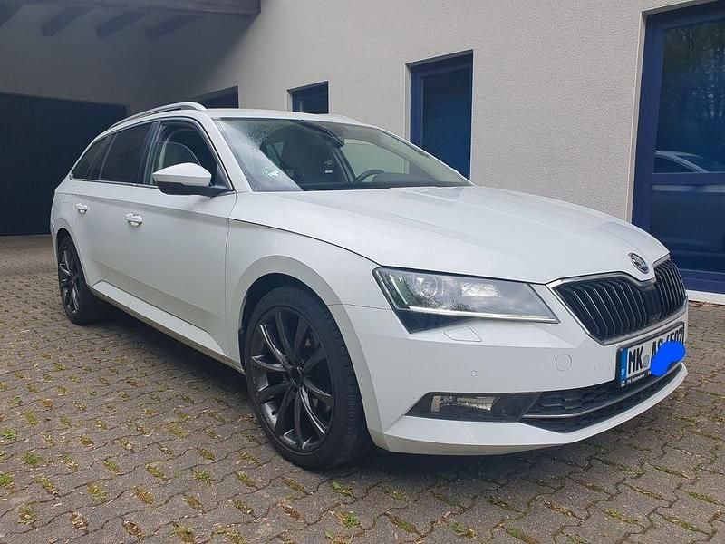 Usado Skoda Superb 190 HP (139 kW) 2016 Branco Sedan