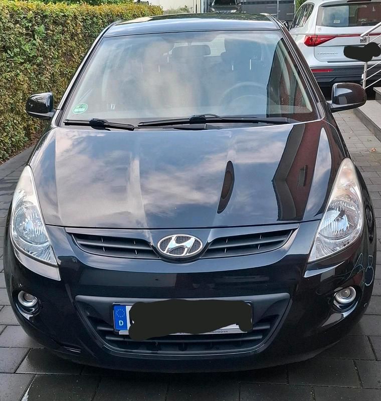 Schwarz Gebraucht 2011 Hyundai i20 Classic Kleinwagen | 4.000 € (Fairer Preis) - Bild 1/4