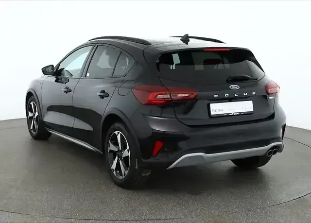 Używany Ford Focus Active 125 KM (91 kW) 2023 Czarny Sedan/Limuzyna