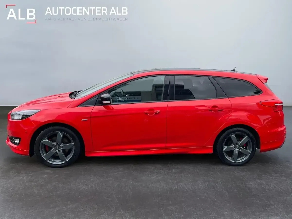 Używany Ford Focus ST-Line 150 KM (110 kW) 2017 Czerwony Kombi