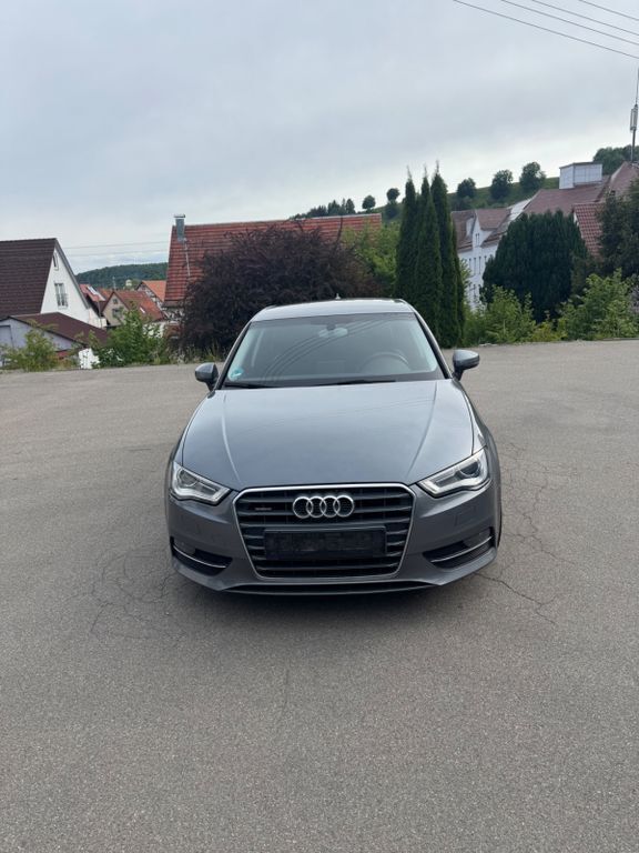 Grau Gebraucht 2015 Audi A3 Attraction Limousine | 12.800 € (Fairer Preis) - Bild 1/4