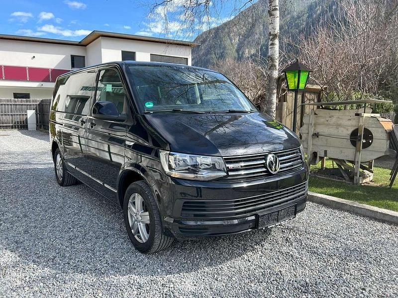 Schwarz Gebraucht 2016 VW Caravelle Van / Kleinbus | 29.800 € (Guter Preis) - Bild 1/4