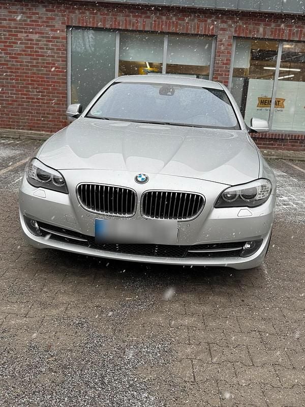 Gebraucht BMW 523 204 PS (150 kW) 2010 Silber Limousine