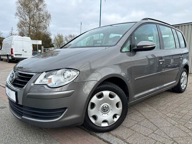 Grau Gebraucht 2010 VW Touran Van / Kleinbus | 6.490 € (Guter Preis) - Bild 1/4
