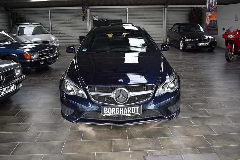 Blau Gebraucht 2016 Mercedes E200 Sport Coupé | 18.490 € (Superpreis) - Bild 1/4