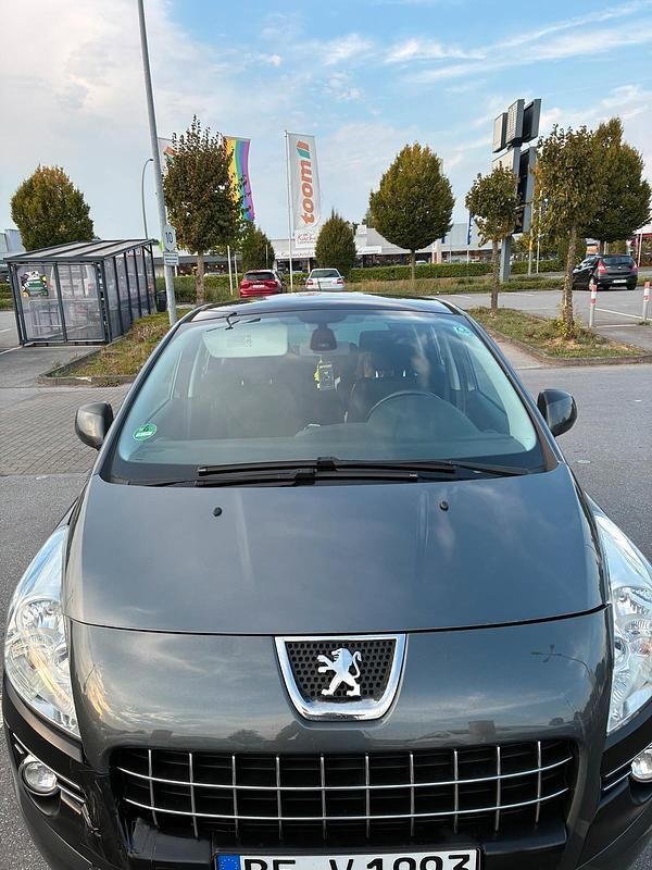 Grau Gebraucht 2010 Peugeot 3008 SUV | 3.580 € (Fairer Preis) - Bild 1/4